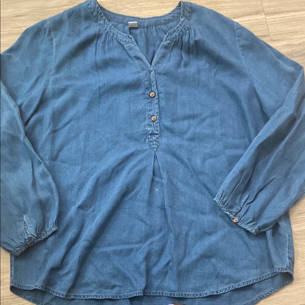 Bundle of XL shirts.